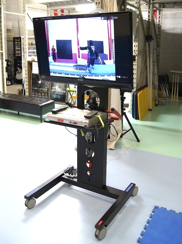 アクロバット練習　移動式確認映像機器